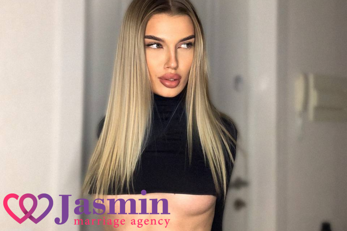 Sofia, 24
