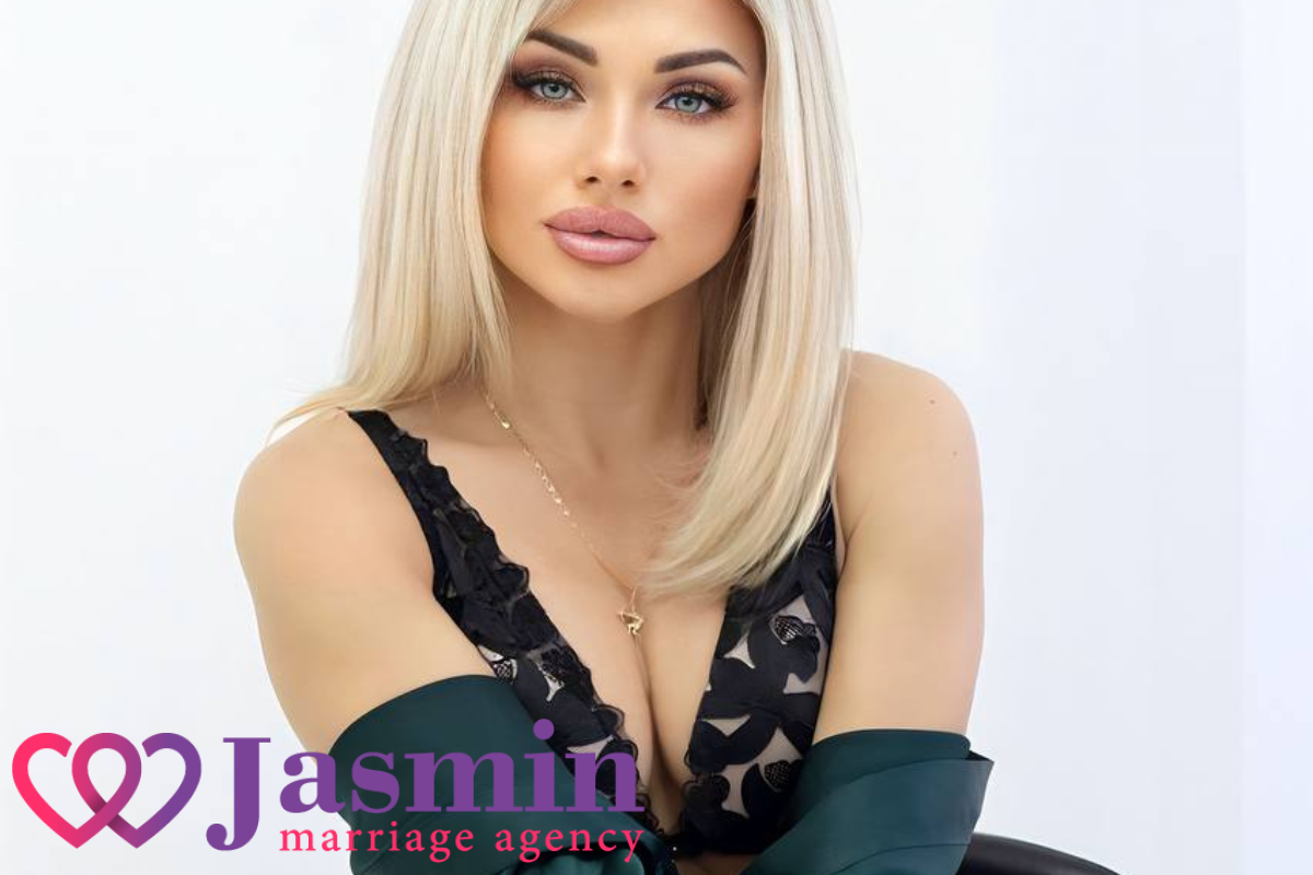 Karina, 38