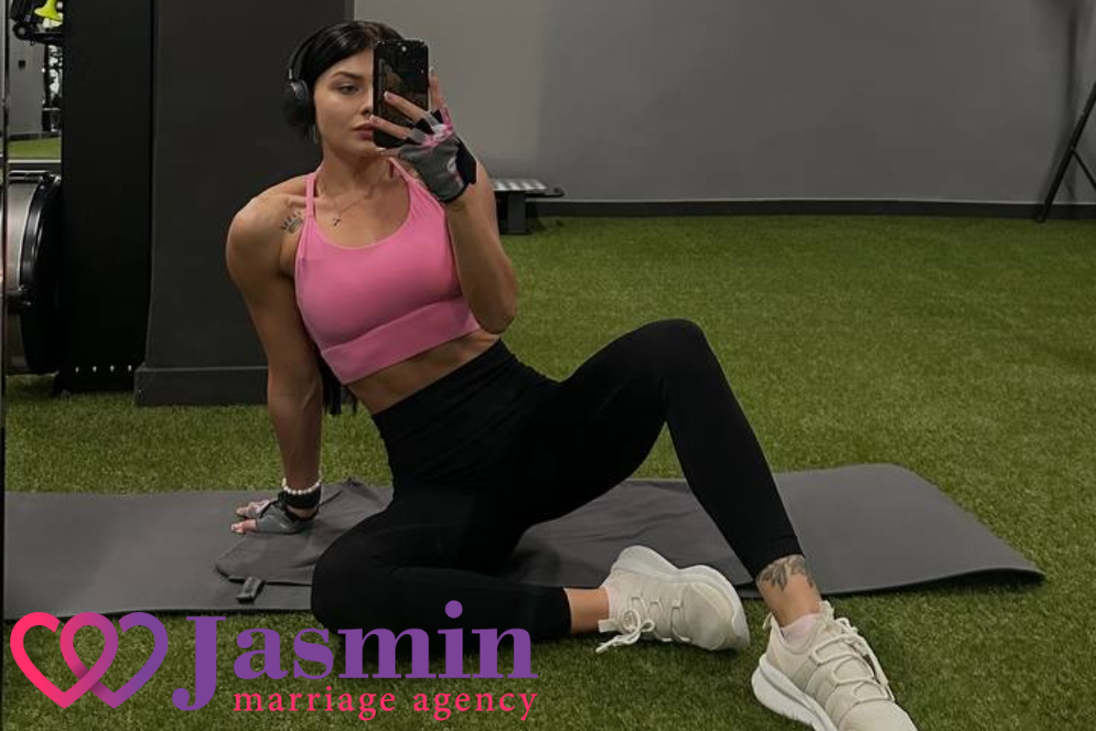 Tetiana, 30