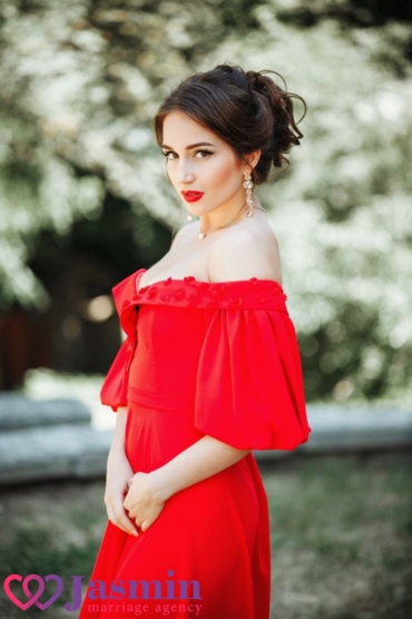 Marina from Kyiv (27 y.o., Gris Eyes, Châtain foncé Hair, Célibataire) - photo 1