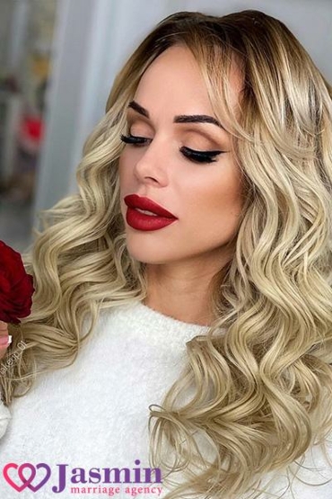Irina from Dnepro (31 y.o., Green Eyes, Blonde Hair, Never been married) - photo 1 Irina from Dnepro (31 y.o., Green Eyes, Blonde Hair, Never been married) - photo 1