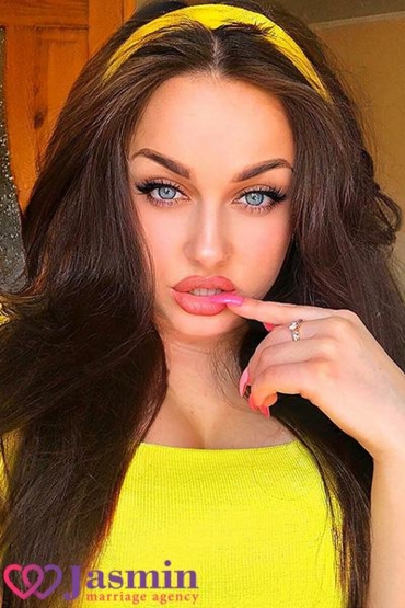 Iryna from Ivano Frankivsk (26 y.o., Blue Eyes, Dark Brown Hair, Never been married) - photo 1 Iryna from Ivano Frankivsk (26 y.o., Blue Eyes, Dark Brown Hair, Never been married) - photo 1