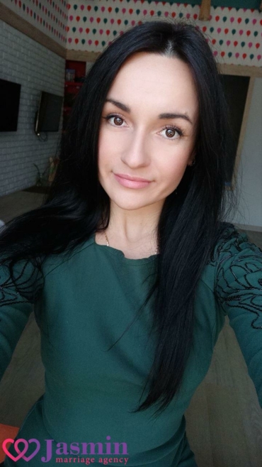 Tetiana, 30