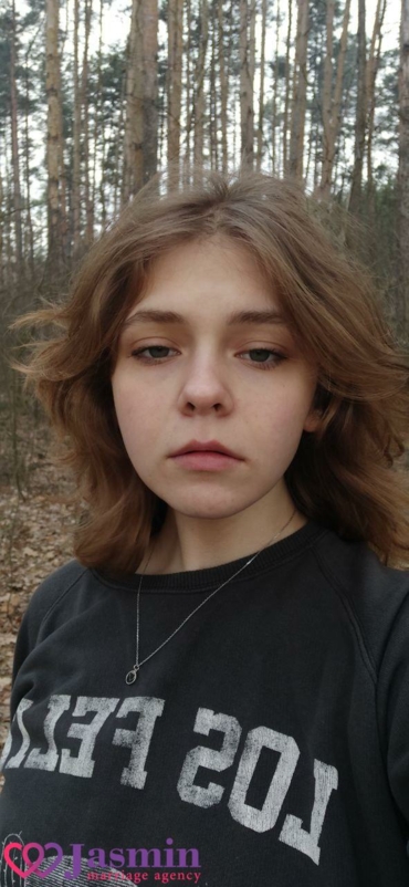 Anna, 19