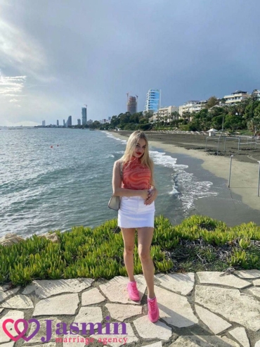 Daryna, 24