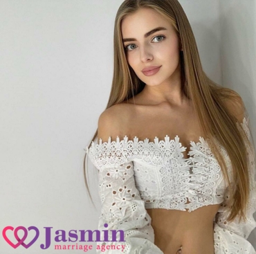 Kateryna, 28