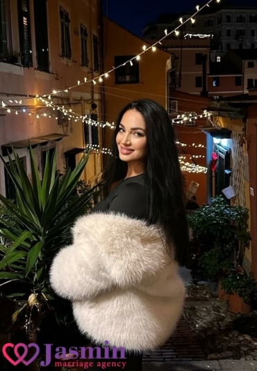 Irina from Kiev (48 y.o., Gris Eyes, Noir Hair, Divorcé) - photo 1