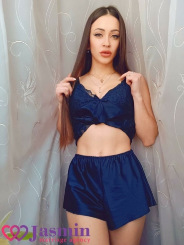 Ksenia from Lugansk (28 y.o., Green Eyes, Dark Brown Hair, Single) - photo 1 Ksenia from Lugansk (28 y.o., Green Eyes, Dark Brown Hair, Single) - photo 1