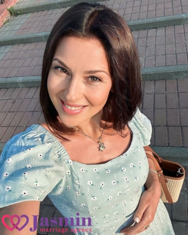 Sofia, 44