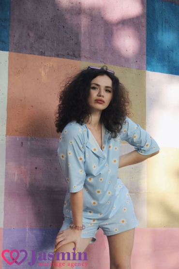 Alena , 23