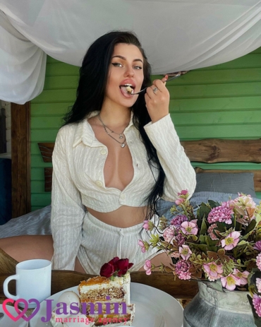 Daria from Kiev (25 y.o., Green Eyes, Black Hair, Single) - photo 1 Daria from Kiev (25 y.o., Green Eyes, Black Hair, Single) - photo 1