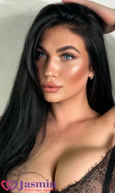 Anna from Kyiv (23 y.o., Brown Eyes, Black Hair, Never been married) - photo 1 Anna from Kyiv (23 y.o., Brown Eyes, Black Hair, Never been married) - photo 1