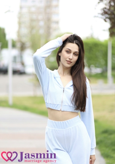 Diana from Myrnohrad (22 y.o., Brown Eyes, Dark Brown Hair, Never been married) - photo 1 Diana from Myrnohrad (22 y.o., Brown Eyes, Dark Brown Hair, Never been married) - photo 1