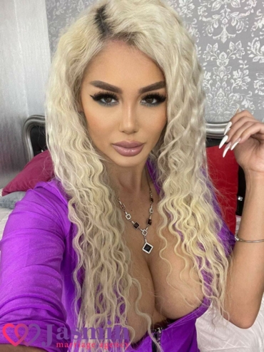 Bianca from Bucharest (34 y.o., Brun Eyes, Blond Hair, Célibataire) - photo 1