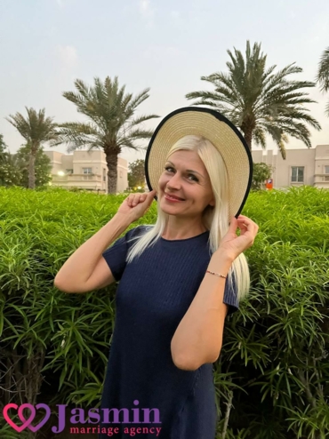 Lilia from Kiev (51 y.o., Green Eyes, Blonde Hair, Divorced) - photo 1