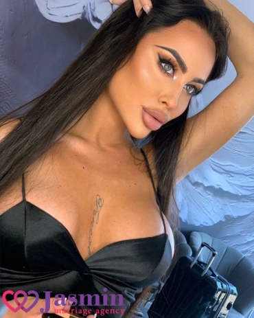 Karina from Sofia (23 y.o., Green Eyes, Black Hair, Never been married) - photo 1 Karina from Sofia (23 y.o., Green Eyes, Black Hair, Never been married) - photo 1