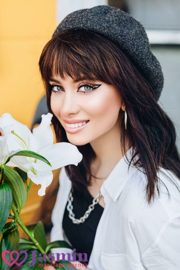 Mariia from Odessa (28 y.o., Green Eyes, Dark Brown Hair, Single) - photo 1