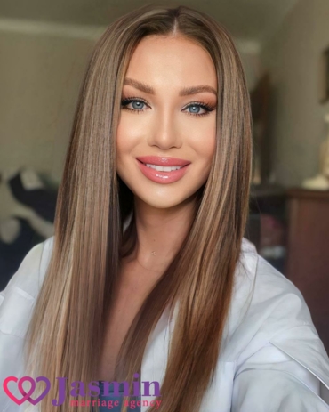 Iryna from Kharkov (30 y.o., Bleu Eyes, Châtain clair Hair, Célibataire) - photo 1