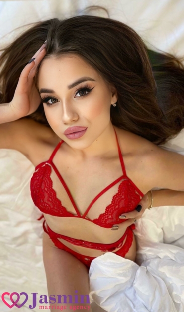 Valeria from Kamenets-Podolsky (20 y.o., Brown Eyes, Dark Brown Hair, Never been married) - photo 1