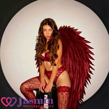 Nonna from Kyiv (30 y.o., Green Eyes, Light Brown Hair, Never been married) - photo 1