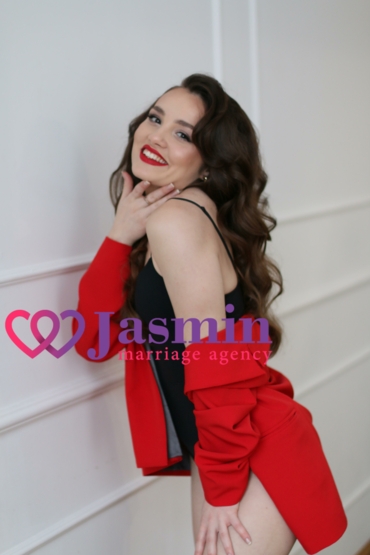 Katerina from Dnipro (25 y.o., Brown Eyes, Dark Brown Hair, Never been married) - photo 1
