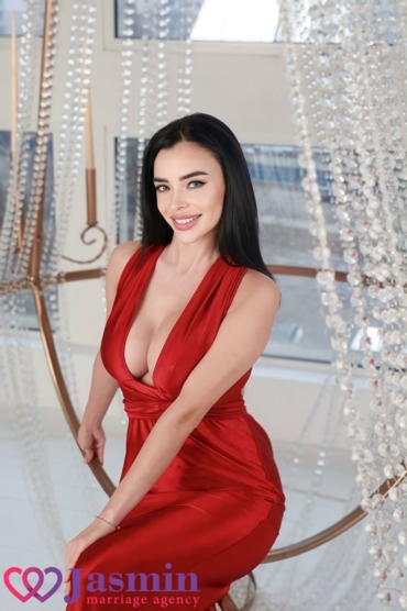 Irina from Kyiv (29 y.o., Blue Eyes, Black Hair, Never been married) - photo 1