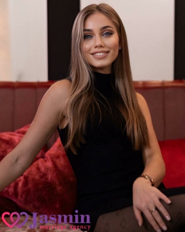 Veronika from Madrid (21 y.o., Сині Eyes, Світло-коричневі Hair, Один) - photo 1