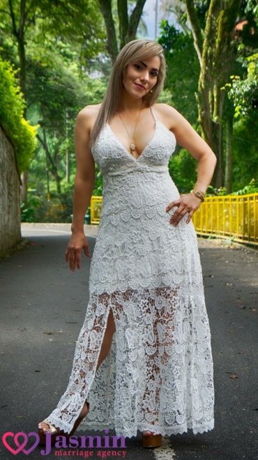 Esmeralda from Ibague (52 y.o., Brown Eyes, Light Brown Hair, Widowed) - photo 1 Esmeralda from Ibague (52 y.o., Brown Eyes, Light Brown Hair, Widowed) - photo 1