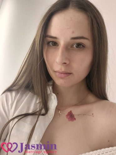 Katerina from Lutsk (23 y.o., Brown Eyes, Dark Brown Hair, Single) - photo 1 Katerina from Lutsk (23 y.o., Brown Eyes, Dark Brown Hair, Single) - photo 1