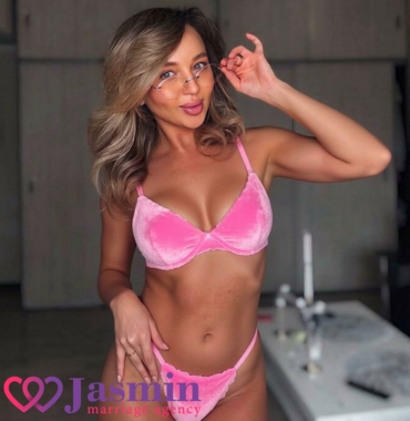 Veronika from Astana (33 y.o., Blue Eyes, Blonde Hair, Never been married) - photo 1