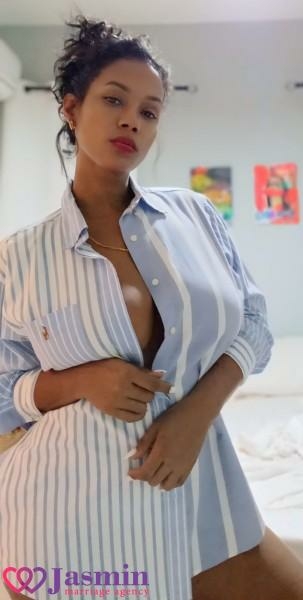 Evelin from Santa Domingo (39 y.o., Hazel Eyes, Dark Brown Hair, Single) - photo 1