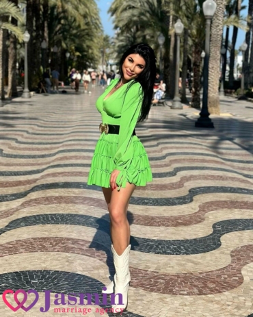 Victoria from Alicante (34 y.o., Green Eyes, Black Hair, Never been married) - photo 1