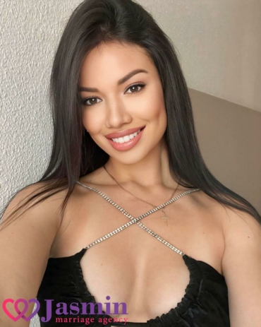 Anastasia from Montbéliard (31 y.o., Brown Eyes, Black Hair, Divorced) - photo 1