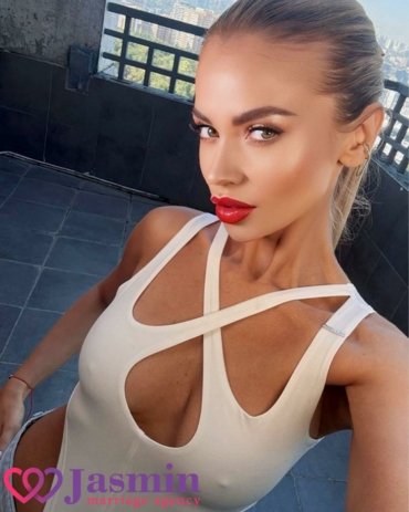 Bohdana  from Kyiv (33 y.o., Green Eyes, Blonde Hair, Single) - photo 1