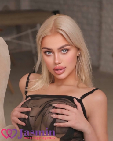 Kateryna from Kyiv (22 y.o., Green Eyes, Blonde Hair, Never been married) - photo 1