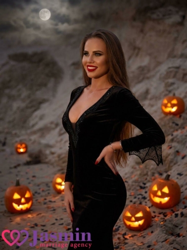 Nataliya from Kiev (30 y.o., Blue Eyes, Light Brown Hair, Divorced) - photo 1