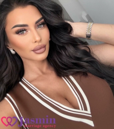 Anda-Cristina from Cluj-Napoca (27 y.o., Blue Eyes, Black Hair, Never been married) - photo 1