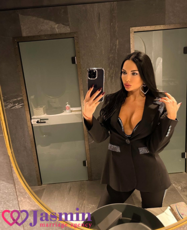 Valeria from Zhytomyr (30 y.o., Green Eyes, Black Hair, Single) - photo 1 Valeria from Zhytomyr (30 y.o., Green Eyes, Black Hair, Single) - photo 1