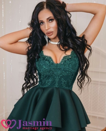 Izabella from Kyiv (35 y.o., Brown Eyes, Black Hair, Never been married) - photo 1