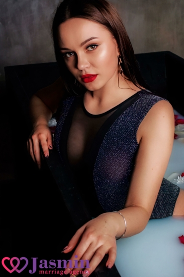 Viktoriya from Lviv (26 y.o., Brown Eyes, Dark Brown Hair, Never been married) - photo 1 Viktoriya from Lviv (26 y.o., Brown Eyes, Dark Brown Hair, Never been married) - photo 1