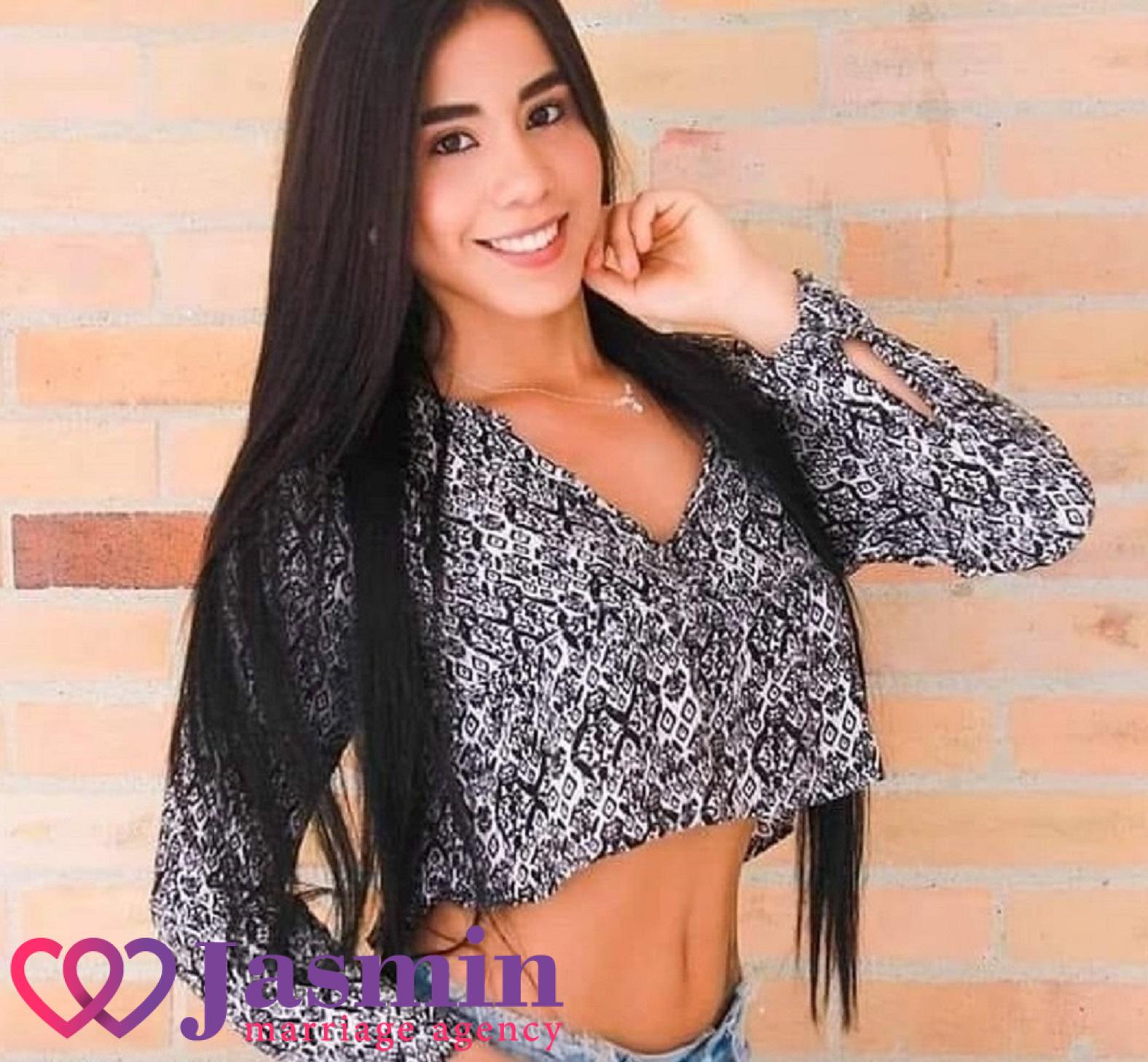 Fernanda from Ibague (22 y.o., Black Eyes, Black Hair, Single) - photo 9