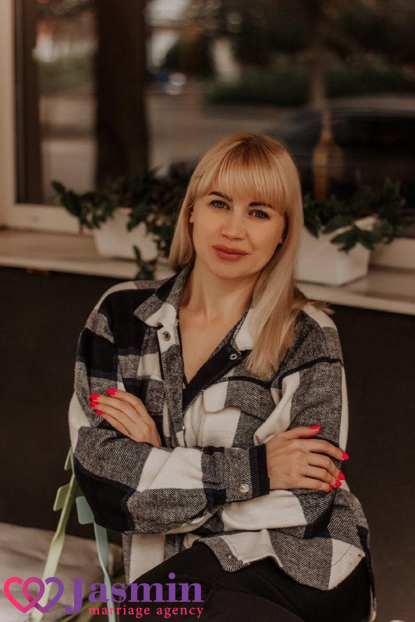 Tatyana from Kryvyi Rih (43 y.o., Bleu Eyes, Blond Hair, Divorcé) - photo 11