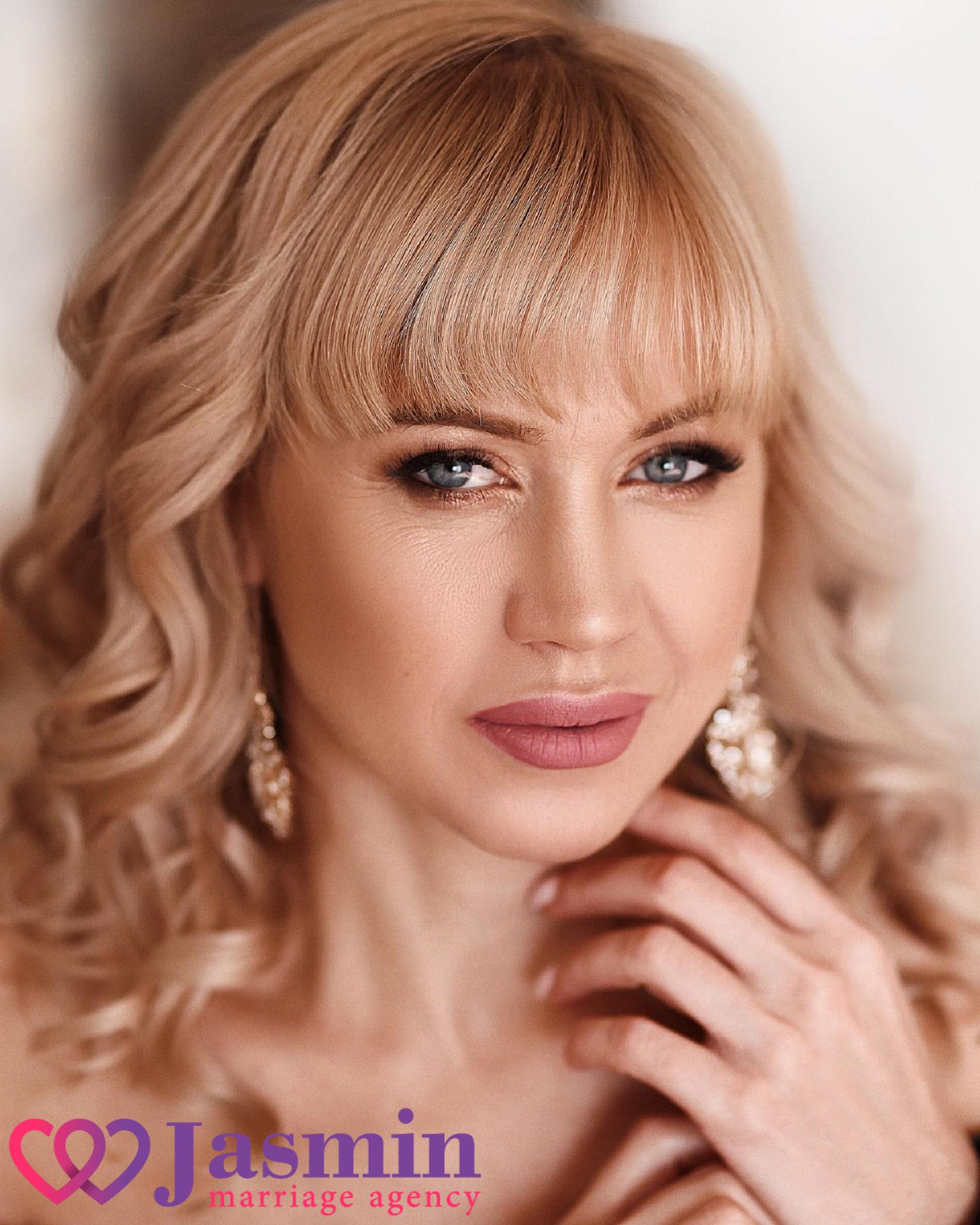Tatyana from Kryvyi Rih (43 y.o., Blue Eyes, Blonde Hair, Divorced) - photo 3