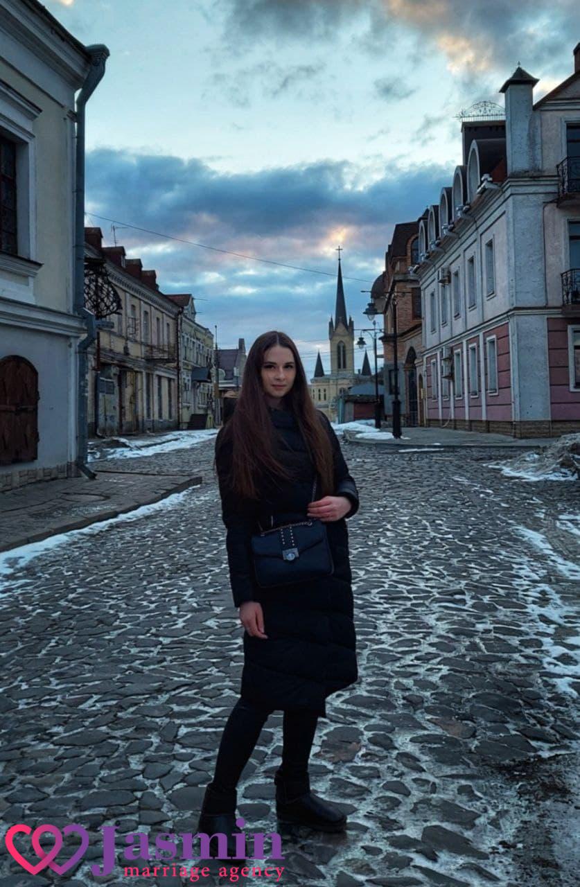 Katerina from Lutsk (23 y.o., Карі Eyes, Темно-коричневі Hair, Один) - photo 8