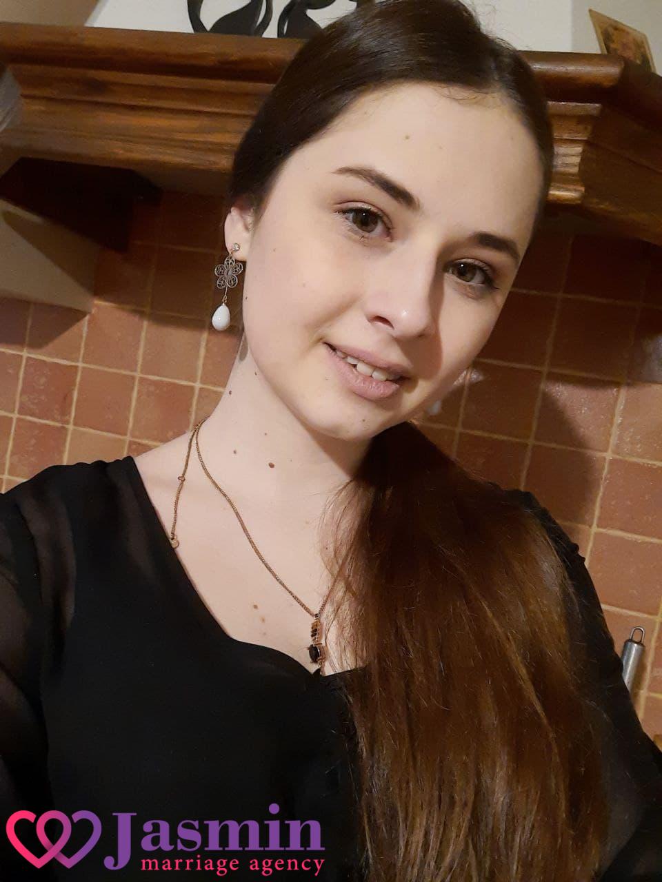 Katerina from Lutsk (23 y.o., Brown Eyes, Dark Brown Hair, Single) - photo 3