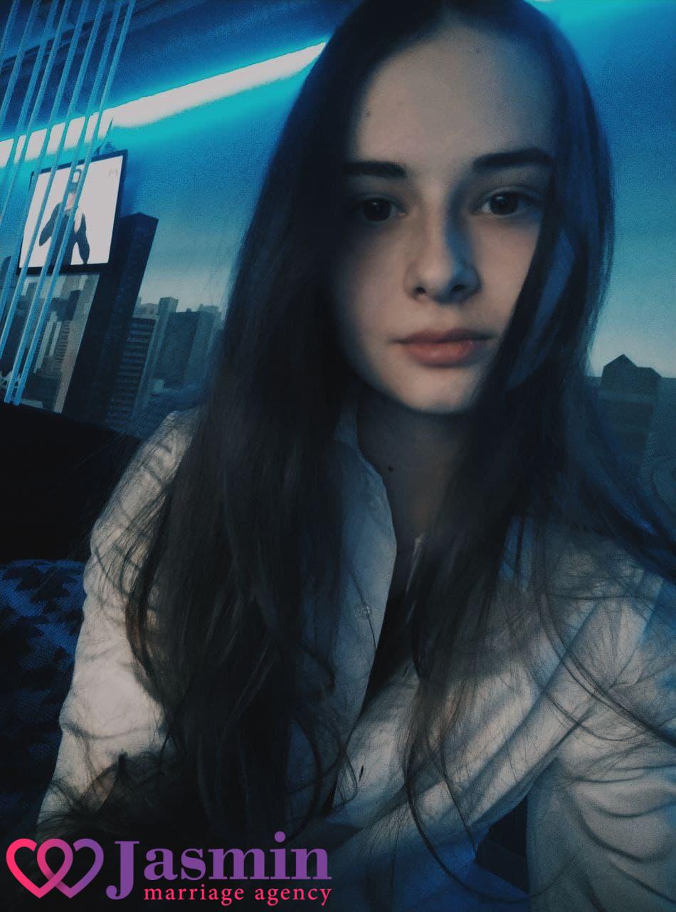 Katerina from Lutsk (23 y.o., Brown Eyes, Dark Brown Hair, Single) - photo 4