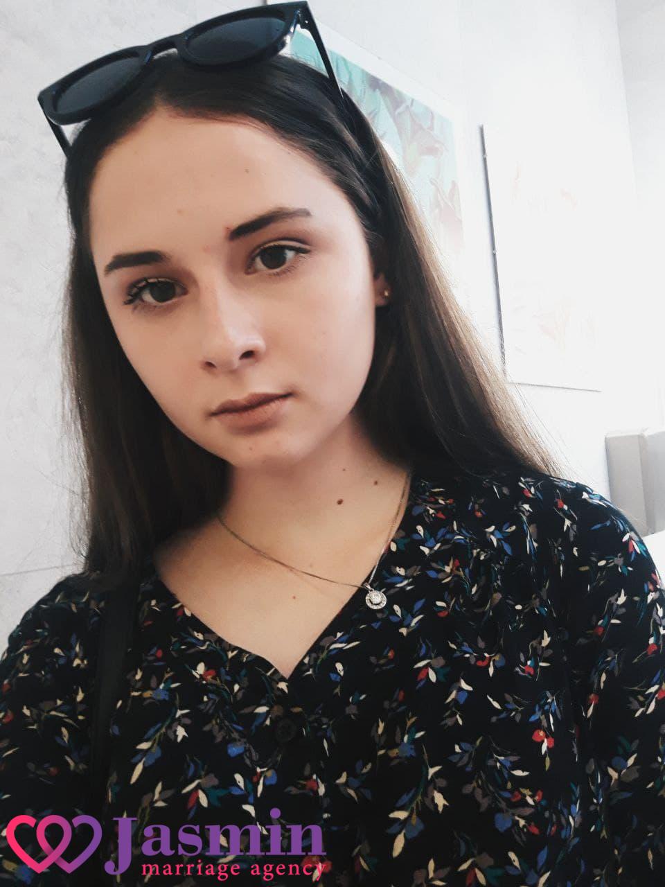 Katerina from Lutsk (23 y.o., Brown Eyes, Dark Brown Hair, Single) - photo 10