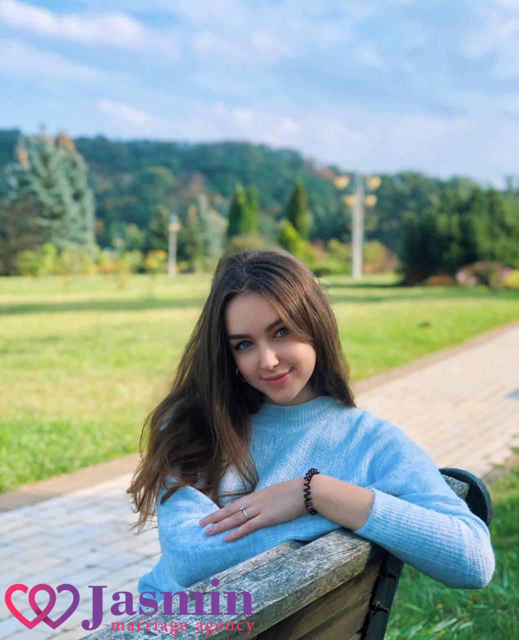 Katerina from Kyiv (25 y.o., Blue Eyes, Dark Brown Hair, Single) - photo 8