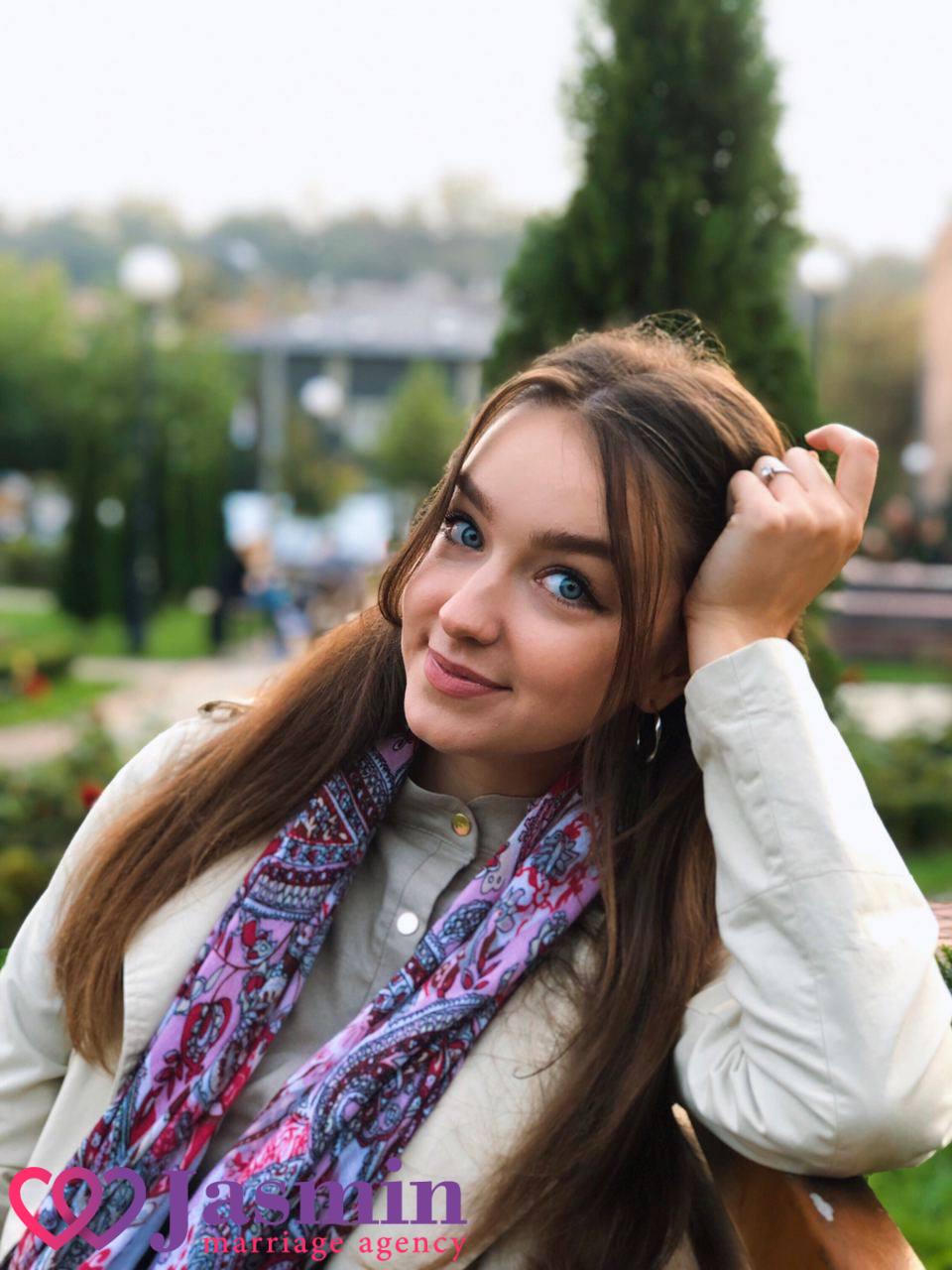 Katerina from Kyiv (25 y.o., Blue Eyes, Dark Brown Hair, Single) - photo 9