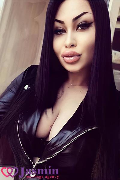 Yana from Cherkasy (25 y.o., Green Eyes, Black Hair, Never been married) - photo 6